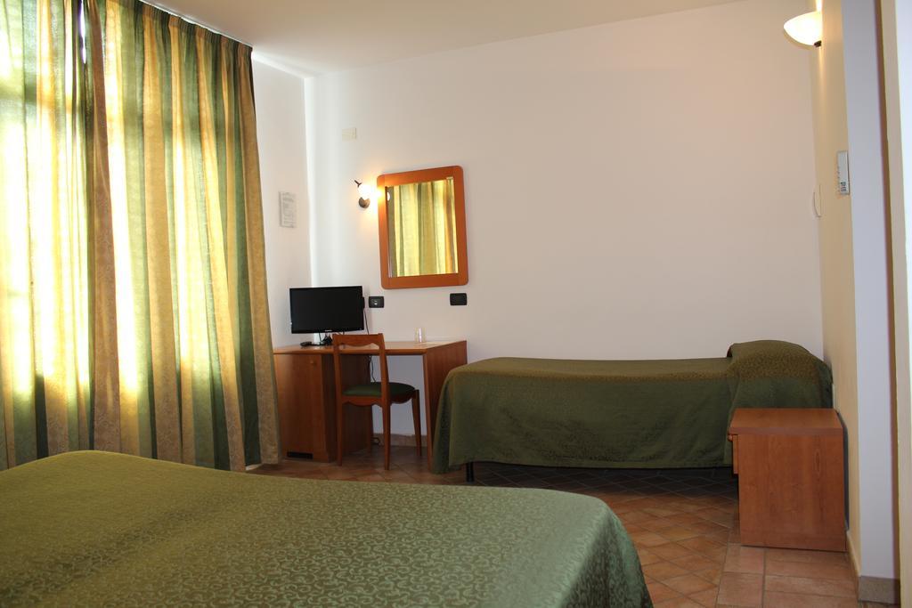 Carlo'S Hotel Castagneto Carducci Eksteriør bilde